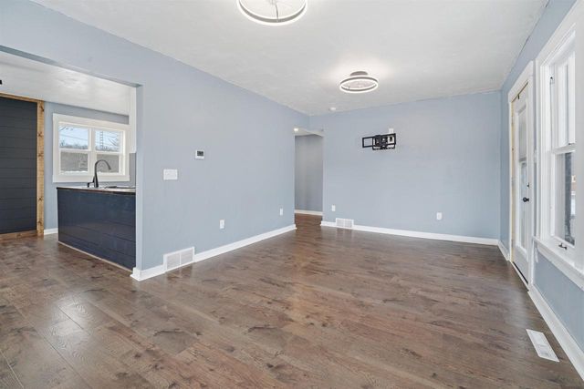 250 W CAROLINE STREET, Markesan, WI 53946