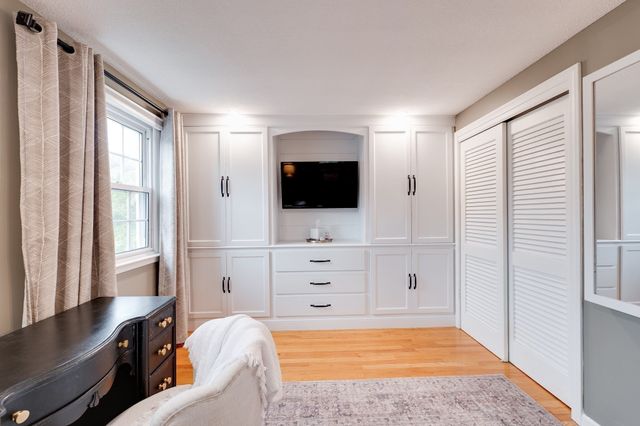 67 Kittredge Dr, Westfield, MA 01085