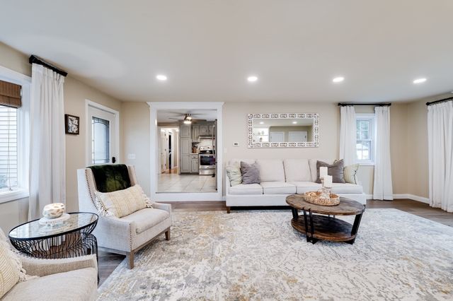 67 Kittredge Dr, Westfield, MA 01085