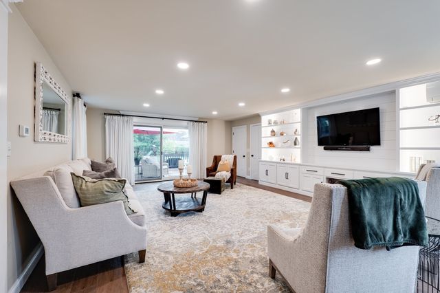67 Kittredge Dr, Westfield, MA 01085