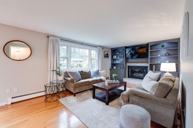 67 Kittredge Dr, Westfield, MA 01085
