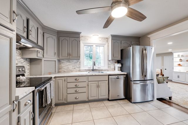 67 Kittredge Dr, Westfield, MA 01085