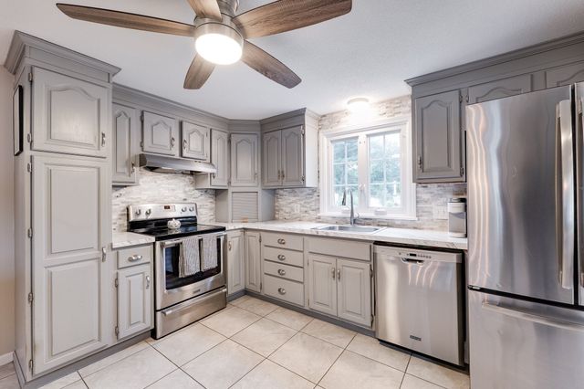 67 Kittredge Dr, Westfield, MA 01085