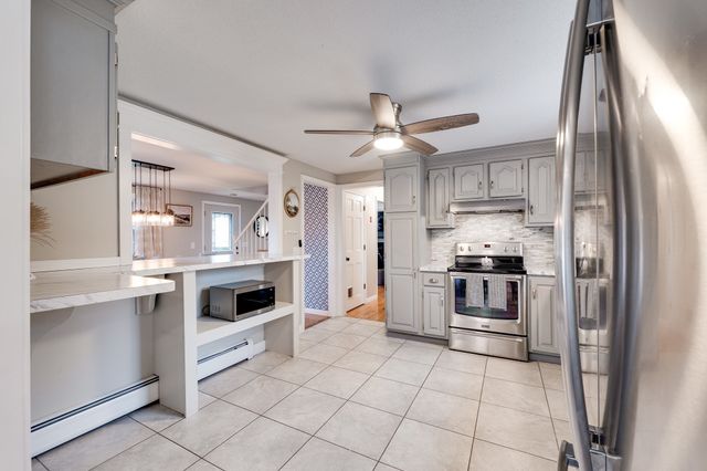 67 Kittredge Dr, Westfield, MA 01085