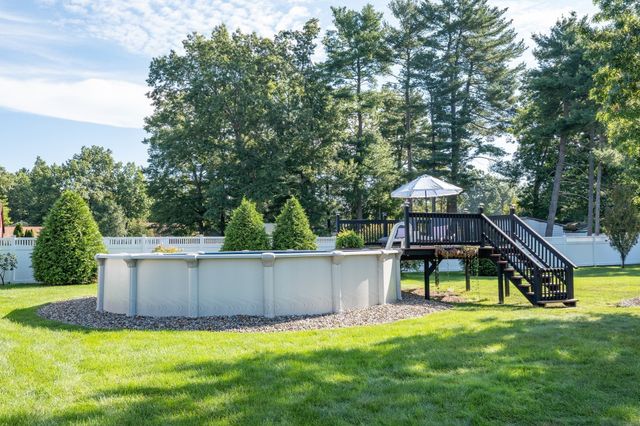 67 Kittredge Dr, Westfield, MA 01085