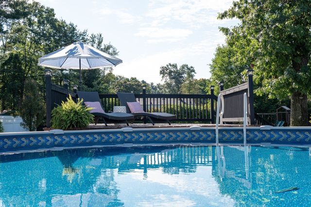 67 Kittredge Dr, Westfield, MA 01085