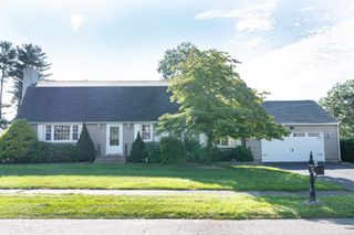 67 Kittredge Dr, Westfield, MA 01085