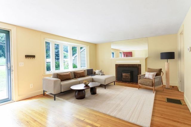 1083 Edgell Rd, Framingham, MA 01701