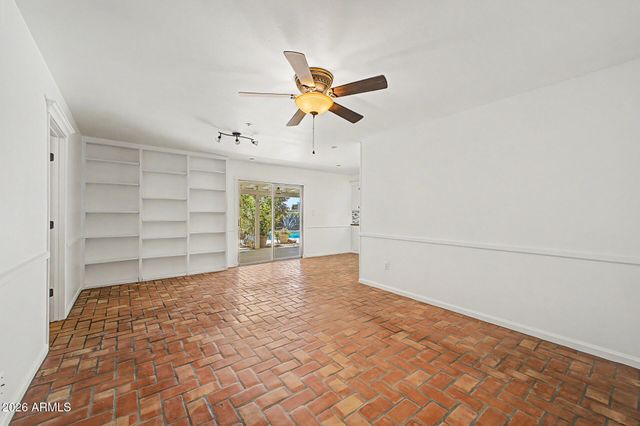 4015 W TOPEKA Drive, Glendale, AZ 85308