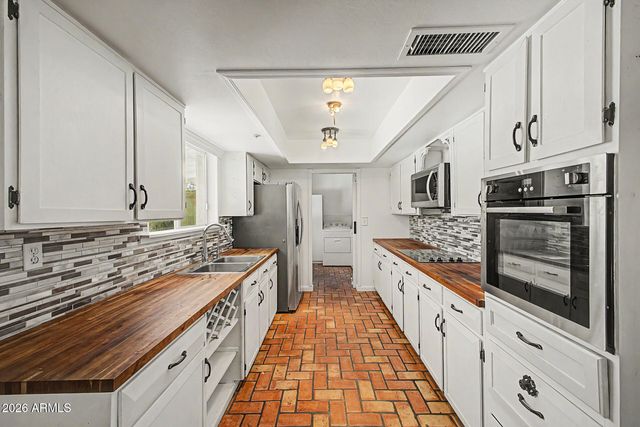 4015 W TOPEKA Drive, Glendale, AZ 85308