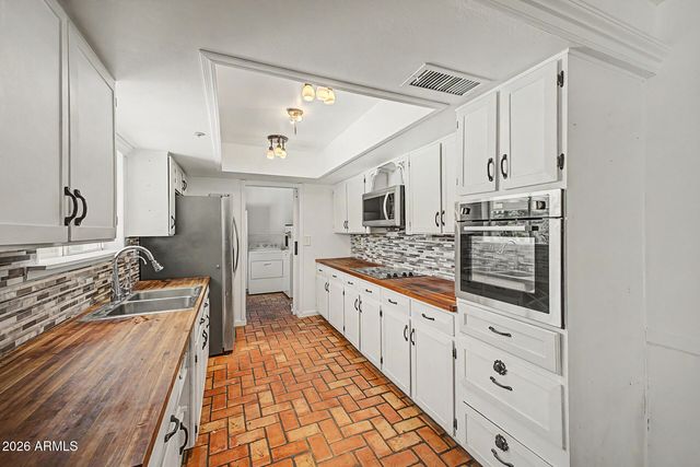 4015 W TOPEKA Drive, Glendale, AZ 85308
