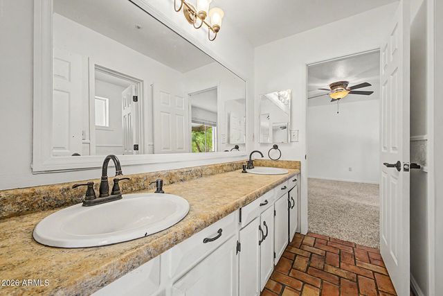 4015 W TOPEKA Drive, Glendale, AZ 85308