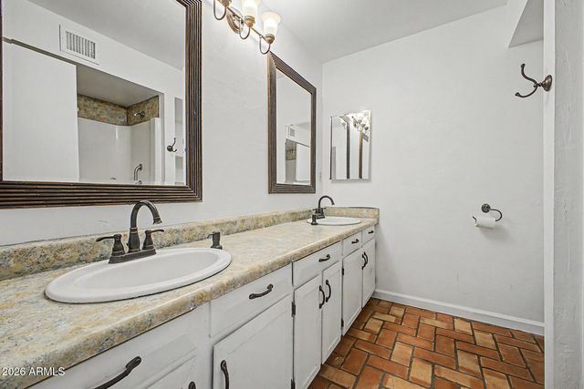 4015 W TOPEKA Drive, Glendale, AZ 85308
