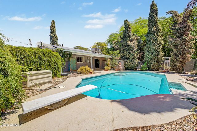 4015 W TOPEKA Drive, Glendale, AZ 85308