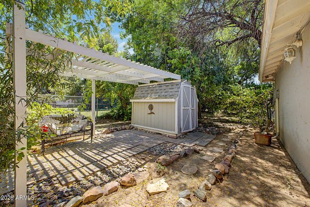 4015 W TOPEKA Drive, Glendale, AZ 85308