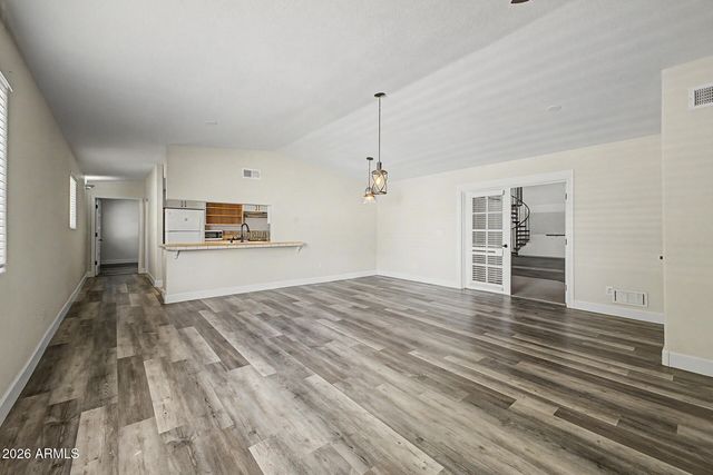 4015 W TOPEKA Drive, Glendale, AZ 85308
