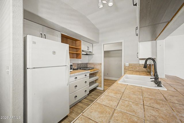 4015 W TOPEKA Drive, Glendale, AZ 85308