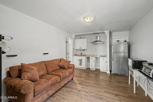 4015 W TOPEKA Drive, Glendale, AZ 85308