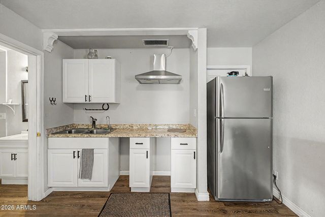 4015 W TOPEKA Drive, Glendale, AZ 85308