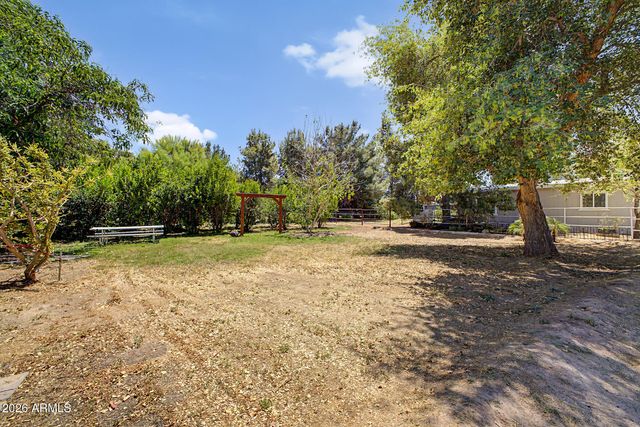 4015 W TOPEKA Drive, Glendale, AZ 85308