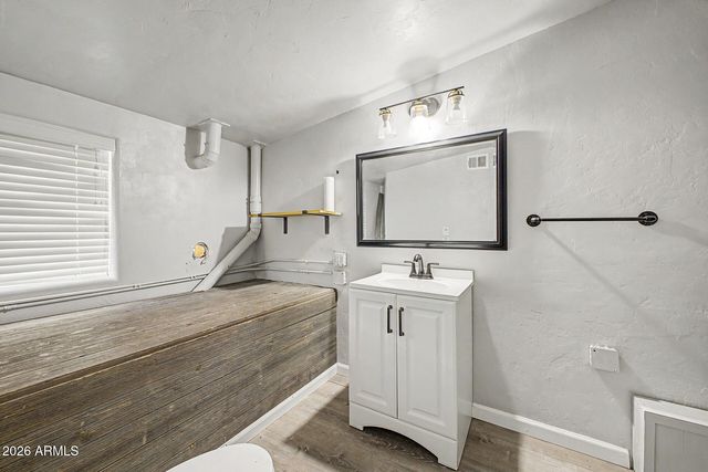 4015 W TOPEKA Drive, Glendale, AZ 85308