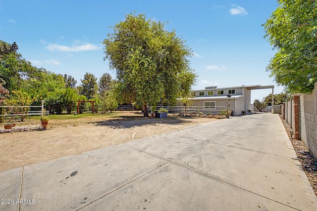 4015 W TOPEKA Drive, Glendale, AZ 85308