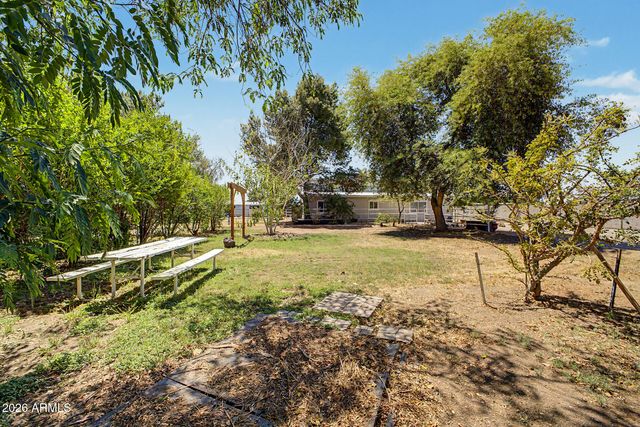 4015 W TOPEKA Drive, Glendale, AZ 85308