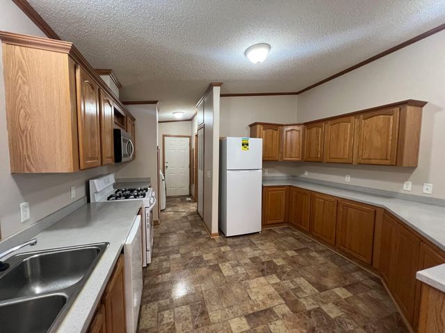 92 HURON Circle, Council Bluffs, IA 51501