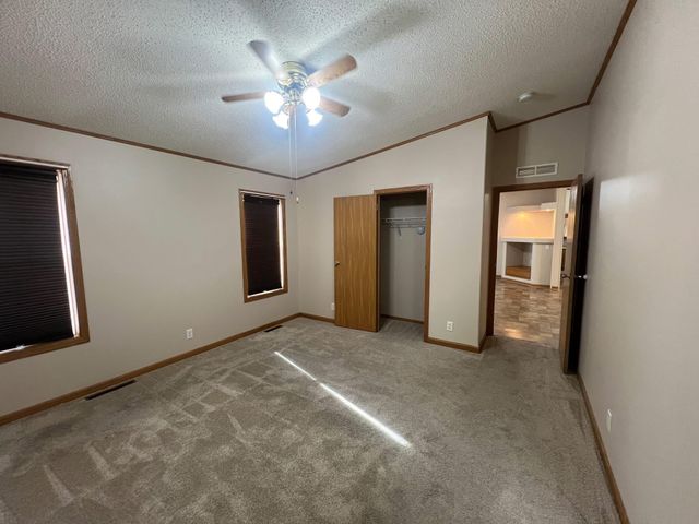 92 HURON Circle, Council Bluffs, IA 51501