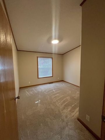92 HURON Circle, Council Bluffs, IA 51501