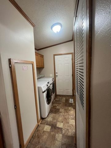 92 HURON Circle, Council Bluffs, IA 51501