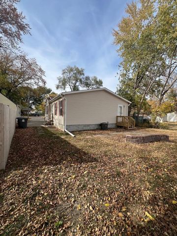92 HURON Circle, Council Bluffs, IA 51501