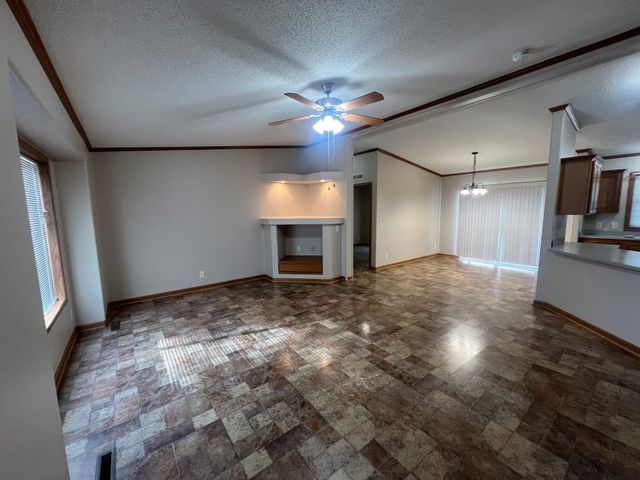 92 HURON Circle, Council Bluffs, IA 51501