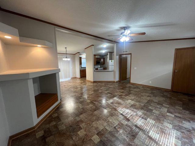 92 HURON Circle, Council Bluffs, IA 51501