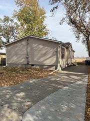 92 HURON Circle, Council Bluffs, IA 51501