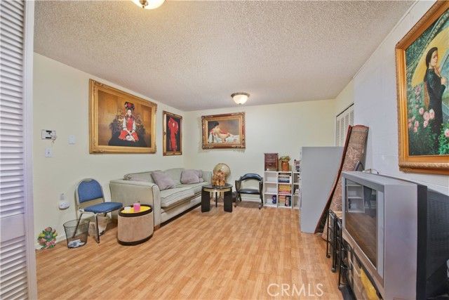 5711 Owensmouth 107, Woodland Hills (los Angeles), CA 91367