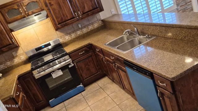 7324 DESIERTO PAIS Drive, El Paso, TX 79912