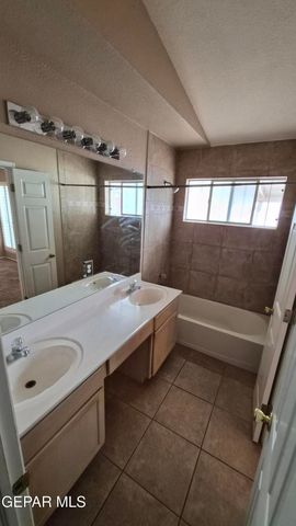 7324 DESIERTO PAIS Drive, El Paso, TX 79912