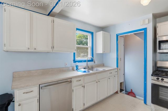1427 Pearson Street, Ferndale, MI 48220