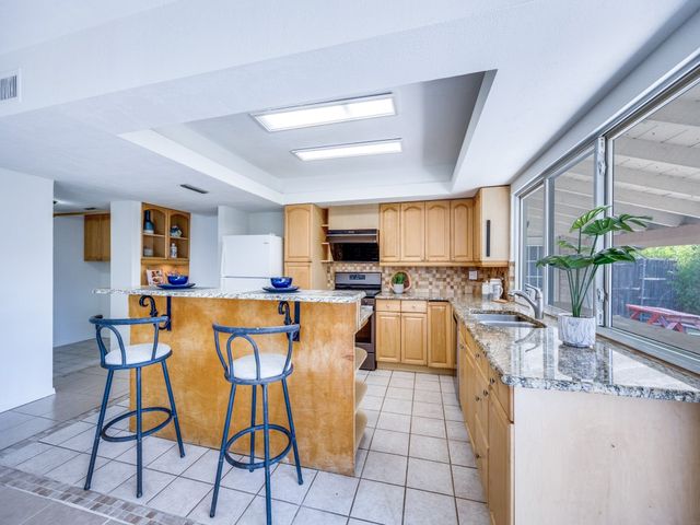 1822 Woodbury, Carrollton, TX 75007