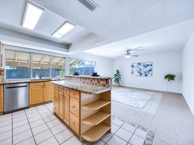 1822 Woodbury, Carrollton, TX 75007