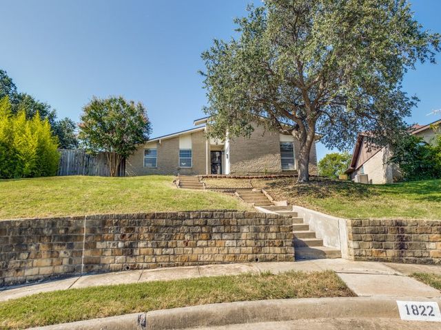 1822 Woodbury, Carrollton, TX 75007