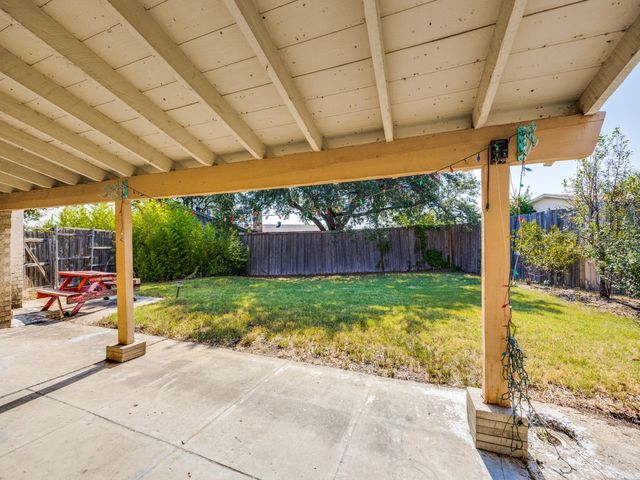 1822 Woodbury, Carrollton, TX 75007