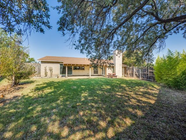 1822 Woodbury, Carrollton, TX 75007