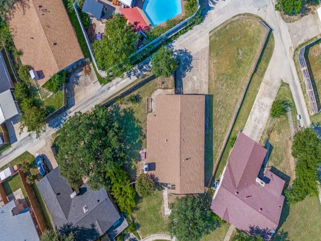 1822 Woodbury, Carrollton, TX 75007