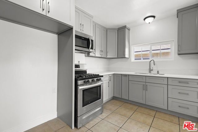 10823 Cantara Street, Sun Valley (los Angeles), CA 91352