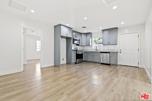 10823 Cantara Street, Sun Valley (los Angeles), CA 91352