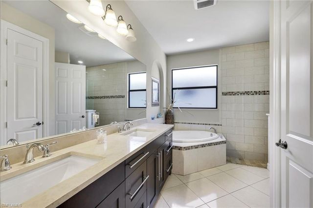 1243 Briarwood CT, Naples, FL 34104