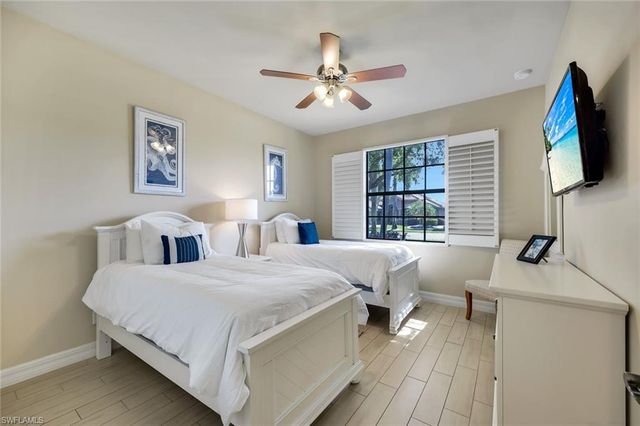 1243 Briarwood CT, Naples, FL 34104