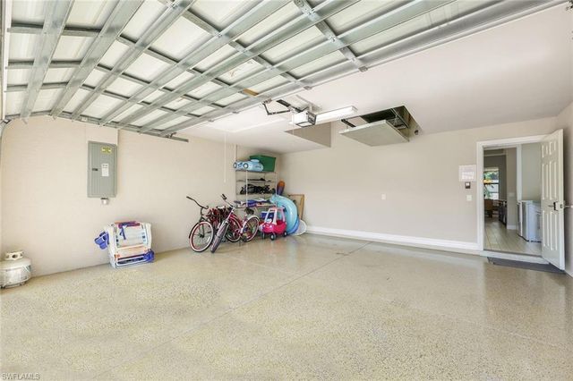 1243 Briarwood CT, Naples, FL 34104